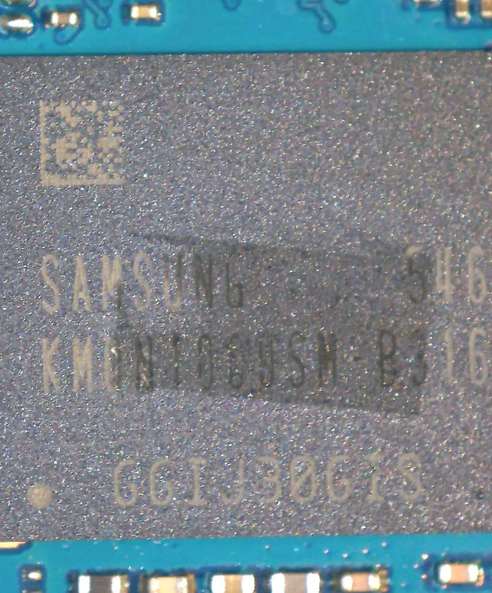 Flash Chip on PCB Zoomed